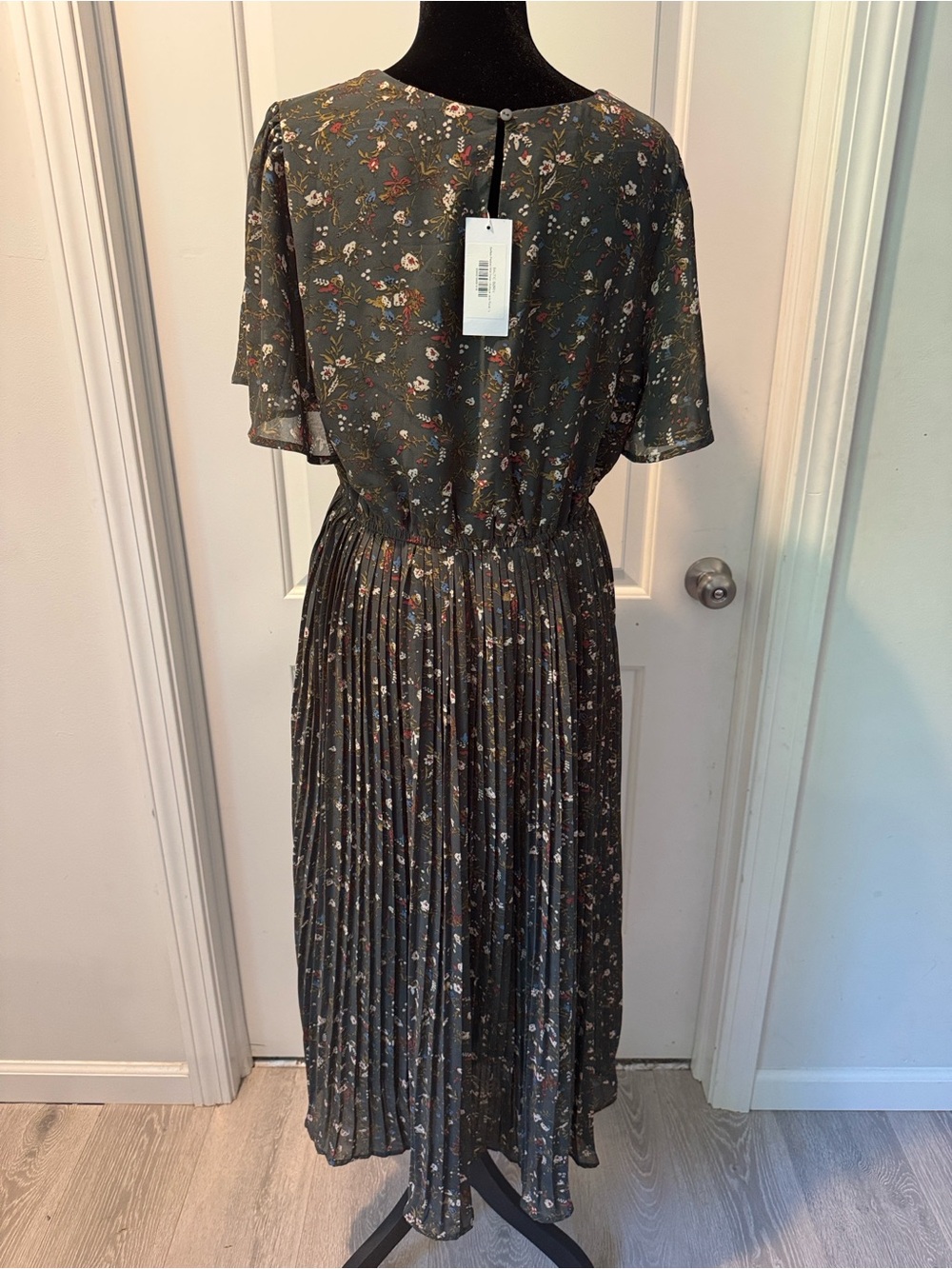 Baltic Born Olive Green Floral Pleated Midi Dress - Picture 5 of 7